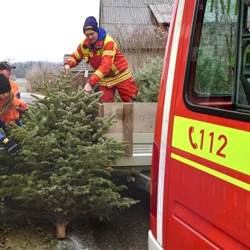 Feuerwehrjugend holt Christbäume ab 2024
