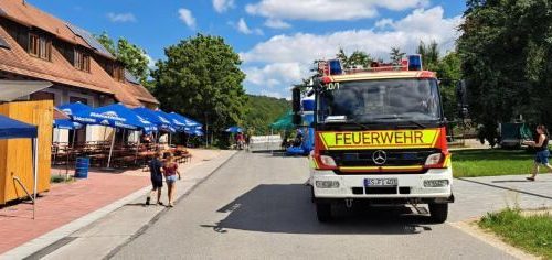 Ruhe vor dem Sturm: Bei herrlichstem Sommerwetter erwartete die Feuerwehr Illschwang ihre Gäste.
