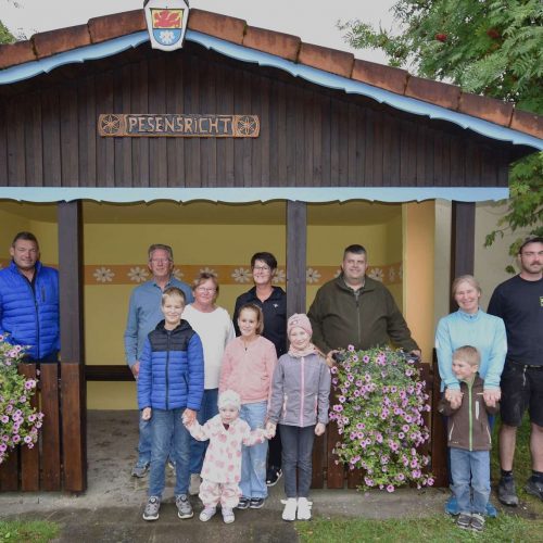 renoviertes Buswartehäuschen Pesensricht 2025 2
